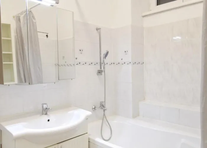 Comfortable Near Schoenbrunn Palace Hl